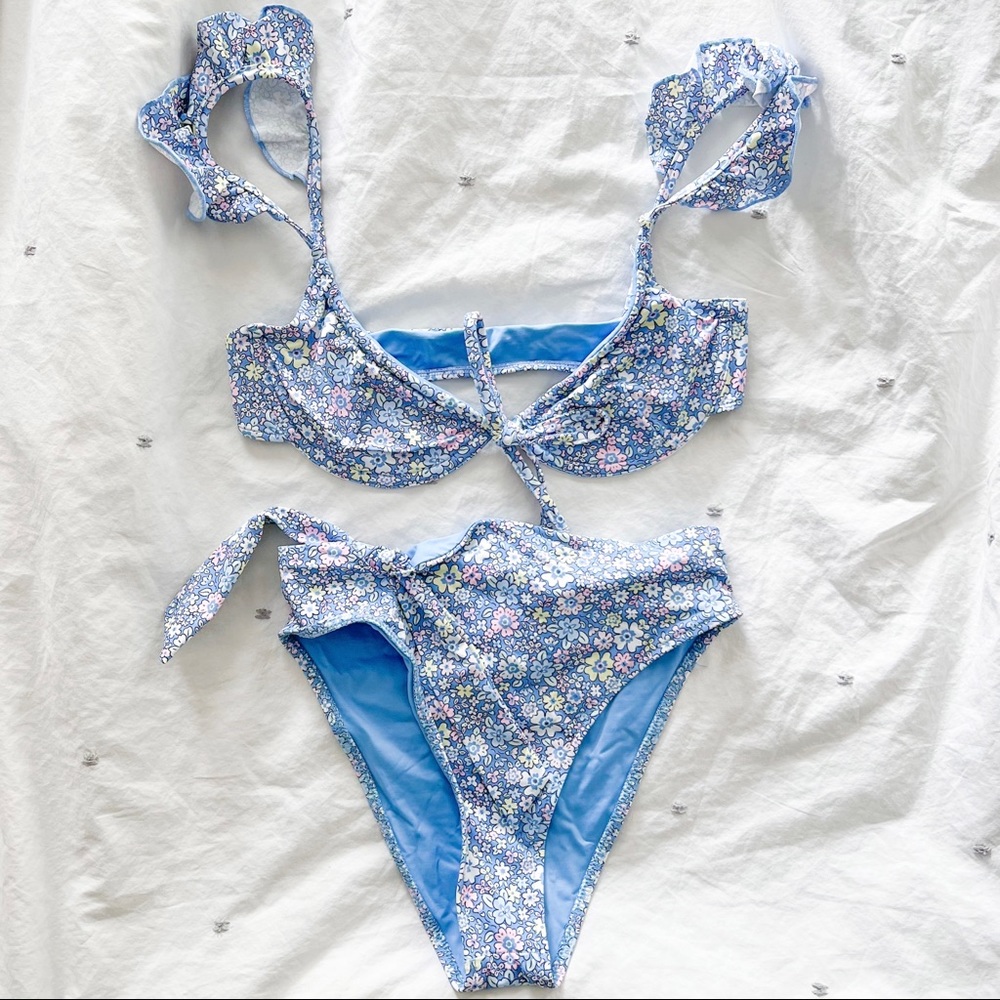 Frankie’s bikinis birdie top & Cupid bottom